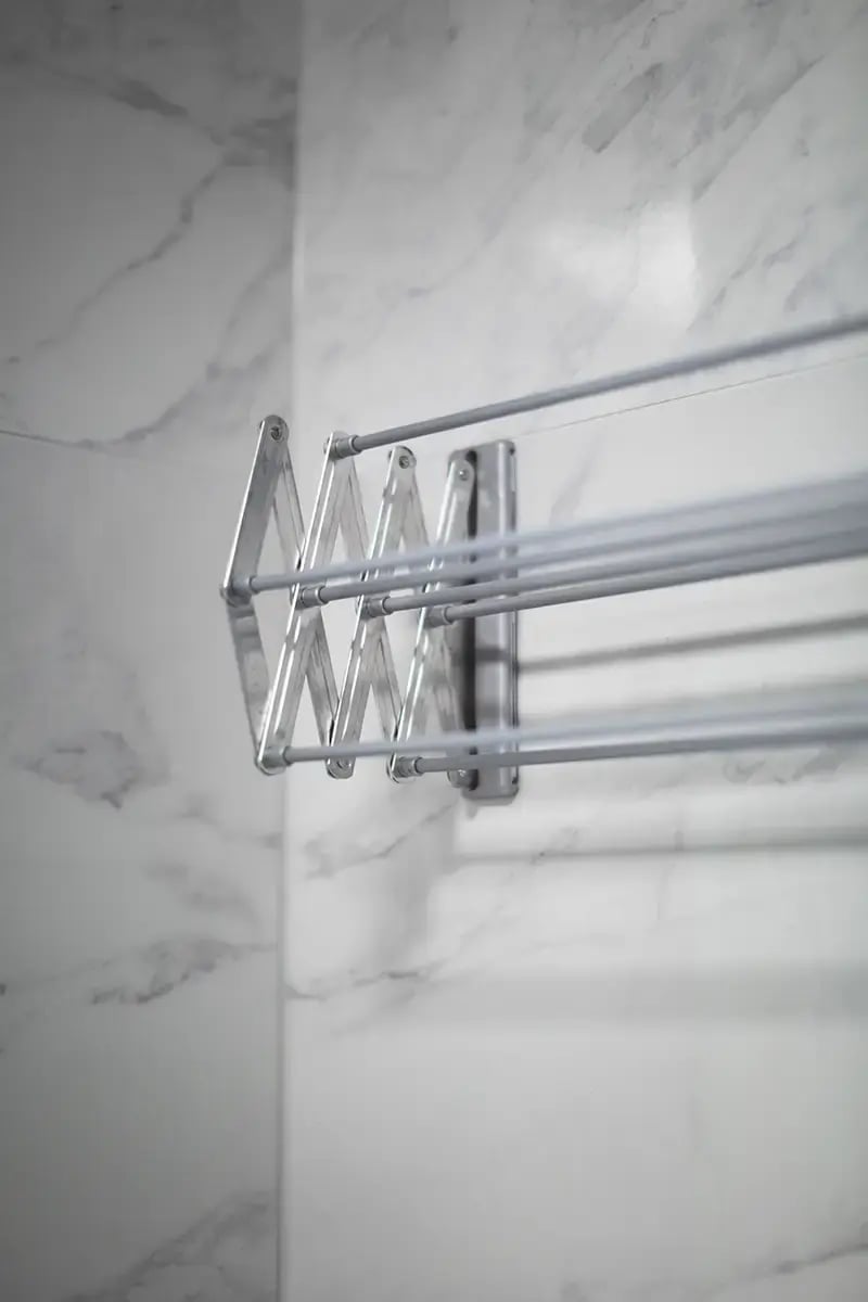 Kuivausteline kodinhoitohuoneessa