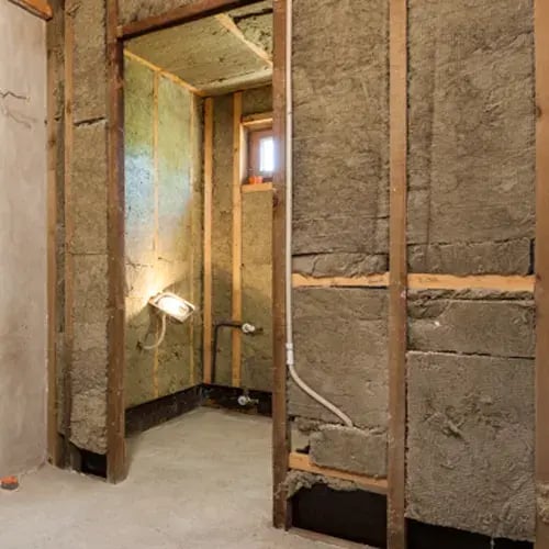 Sauna ja kylpyhuone purettuna