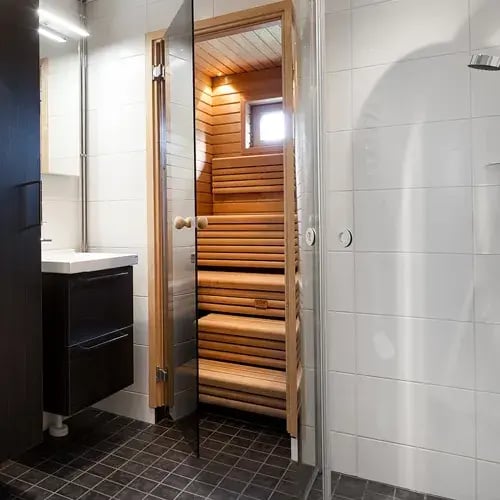 Sauna ja kylpyhuone valmiina