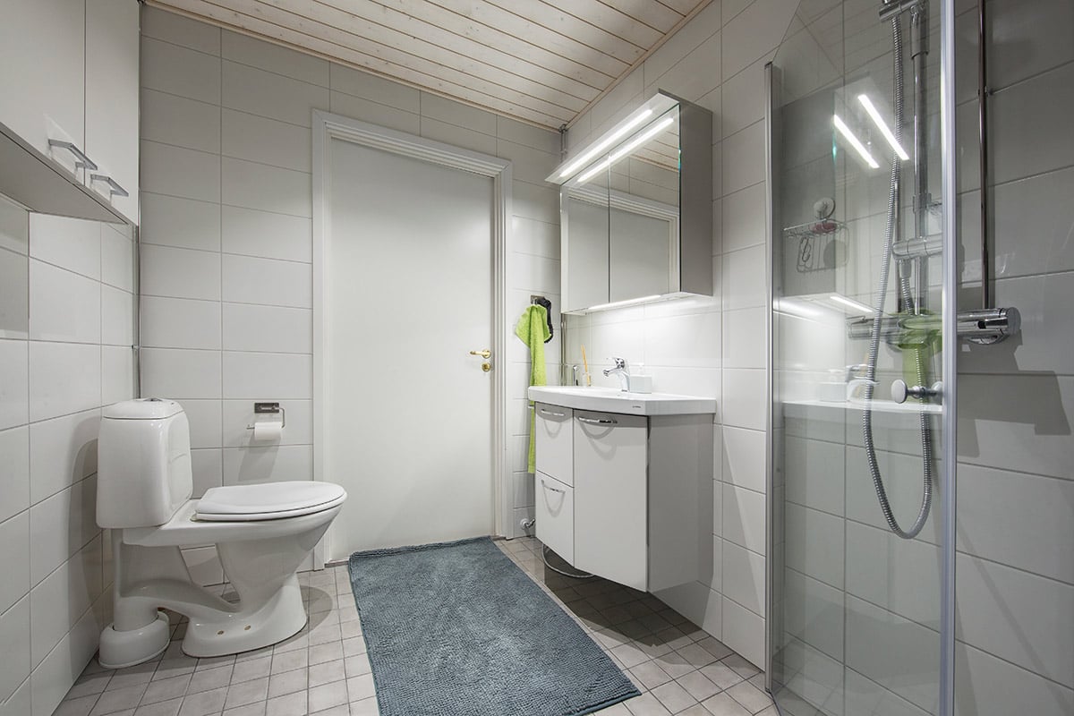 kylpyhuone_yleisnäkymä_saunasta_haaganrinne_helsinki