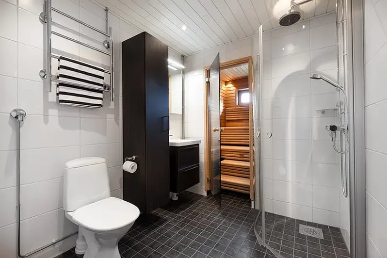 Remontoitu kylpyhuone