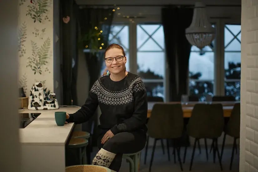 Tyytyväinen asiakas Espoosta kylpyhuoneremontin jälkeen