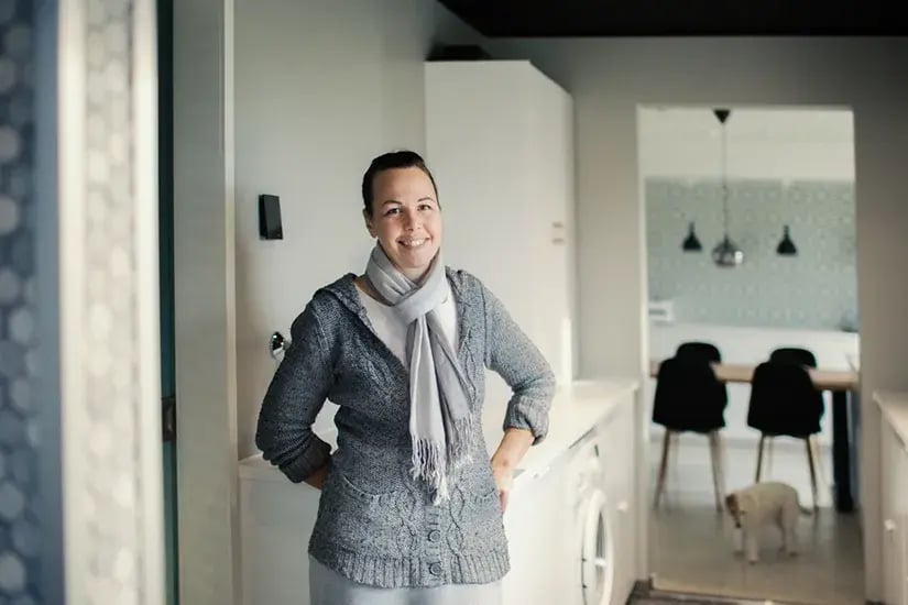 Tyytyväinen asiakas Tuusulasta kylpyhuoneremontin jälkeen