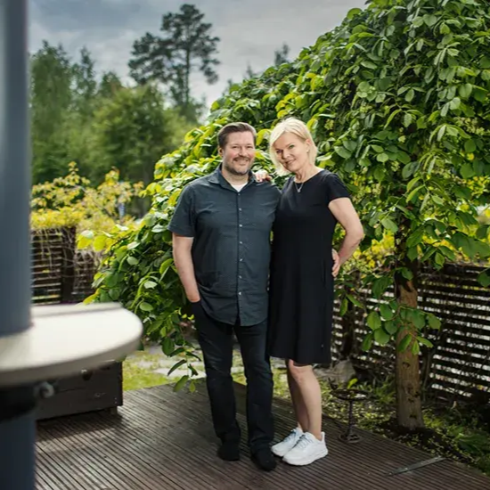 tyytyväiset_asiakkaat_espoosta_kylpyhuoneremontin_jälkeen