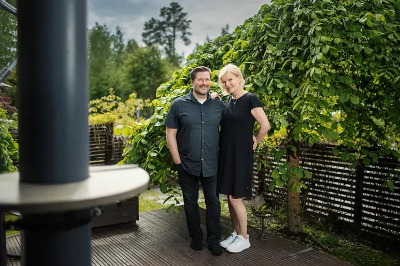 Tyytyväiset asiakkaat Espoosta kylpyhuoneremontin jälkeen