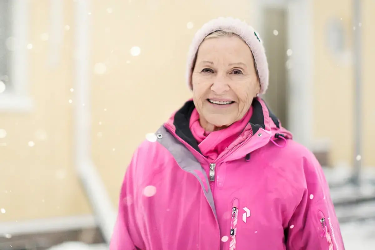 Tyytyväinen asiakas Espoosta kesähuvilan kylpyhuoneremontin jälkeen