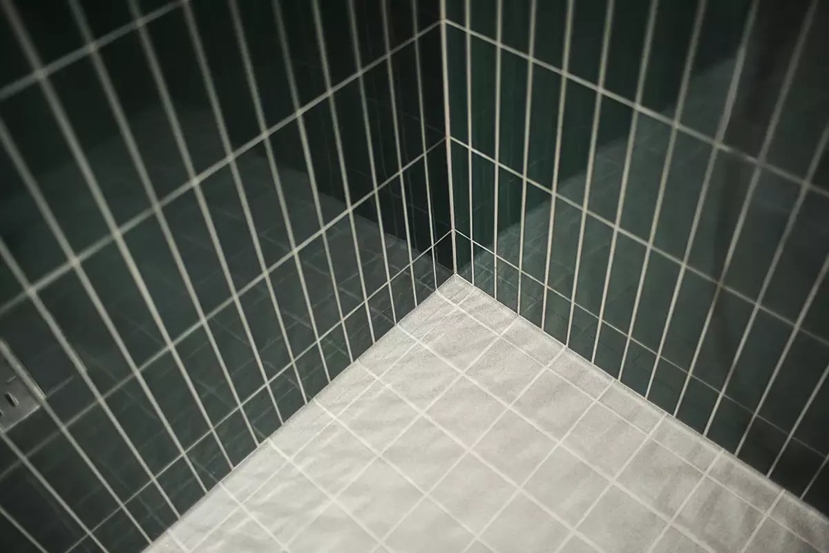 Vihreä seinälaatta, vaalea 10x10 lattialaatta